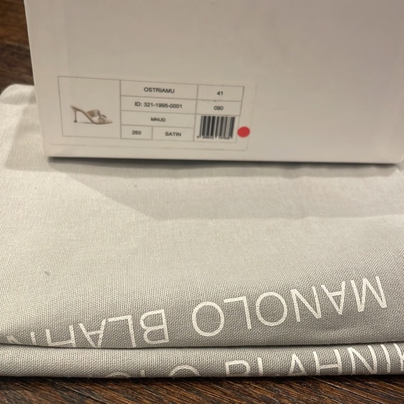 Manolo Blahnik NEW beautiful Star embellished Ostria 90mm satin sandals! - Picture 6 of 7